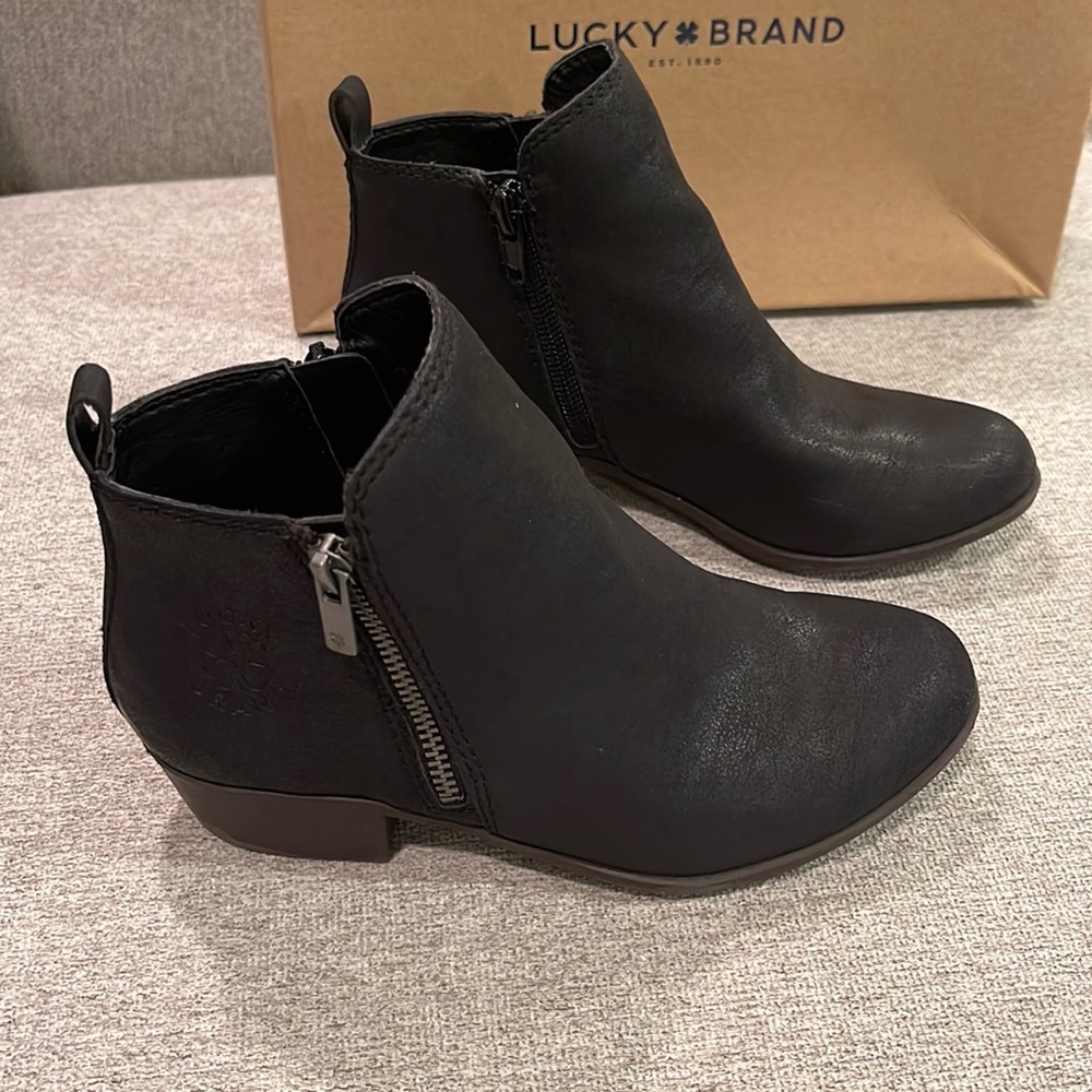 Lucky Brand black ankle boots w/side zippers. Big girls size 2